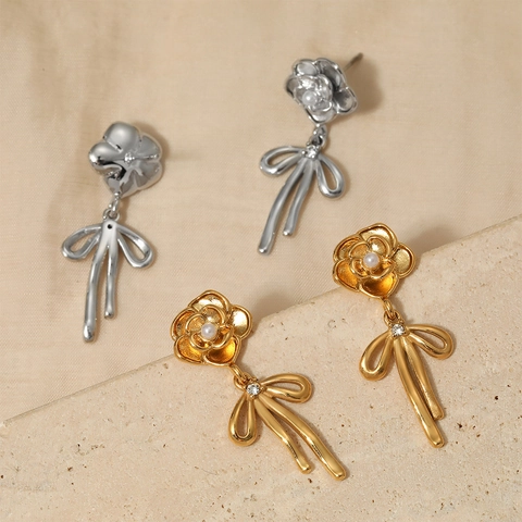 Orecchini A Fiocco Con Fiore Di Camelia In Acciaio Inossidabile Con Perla Artificial E Zircone Retro Francese Elegante Donna