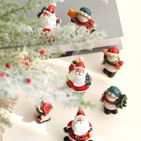 Christmas Miniature Resin Ornaments Santa Claus Snowman Reindeer Hedgehog Bear Tiny Figurine Micro Landscape Desktop Decor