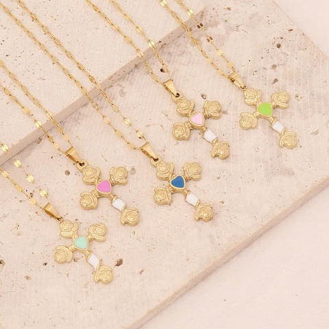 Collier Pendentif Croix En Acier Inoxydable Avec Cœur Rose Émail Couleur Or Bijoux Élégants Vintage Pour Femmes