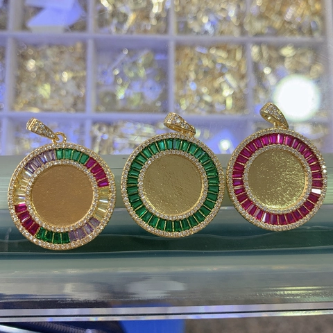 Pendentif Religieux Notre Dame De Guadalupe Vierge Marie Nacre Cuivre Plaqué Or 18K Zircone Rond Accessoire Bijoux