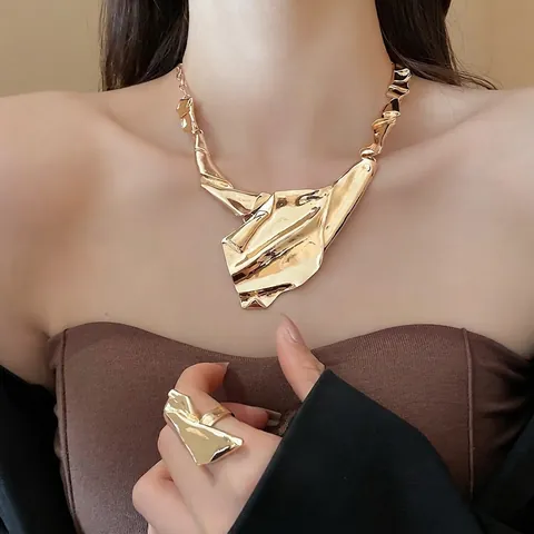 Collar De Metal Arrugado Geométrico Irregular Textura De Pliegues Vanguardista Estilo Metal Líquido Joyería De Aleación Mujeres