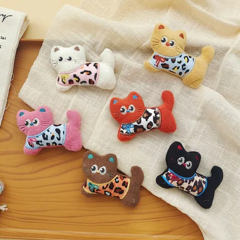 Broche Chat En Peluche Dessin Animé Mignonne Figurine Chaton Imprimé Léopard Accessoire DIY Pour Sac Barrettes Broderie