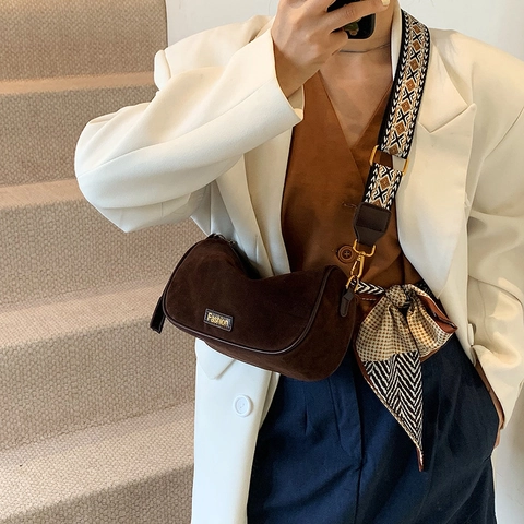 Sac Bandoulière Oreiller Cuir PU Suédé Givré Avec Large Bandoulière Géométrique Et Décor De Foulard Pour Femme Style Rétro