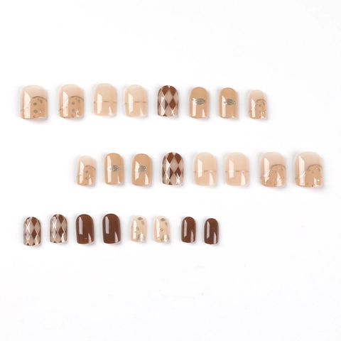 Uñas Postizas Retro Marrones Con Diseño De Rombos Cortas Cuadradas Redondeadas De Plástico Brillante Con Detalles Dorados