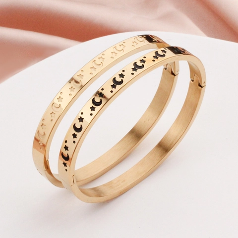 Brazalete Celestial De Acero Inoxidable Patrón De Luna Y Estrella Esmalte Negro Apertura De Bisagra Para Mujer