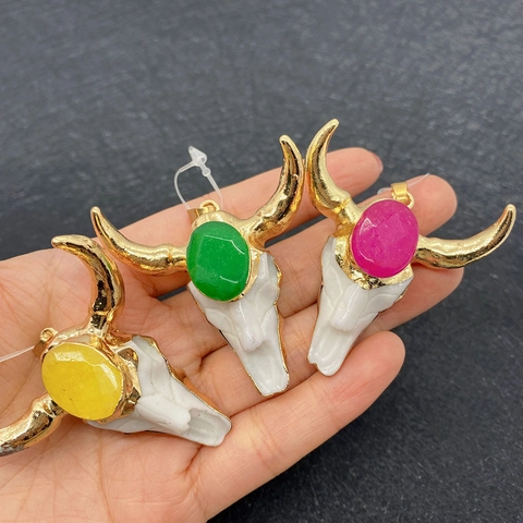 Colgantes De Calavera De Cabeza De Toro Con Piedras Preciosas Coloridas Y Cuernos De Aleación Dorada Para Accesorios DIY