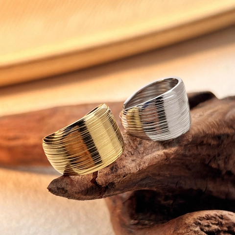 Roestvrijstalen Brede Open Ring Horizontaal Gegroefd Getextureerd Minimalistisch Verstelbaar Niche Design Moderne Sieraden