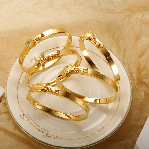 Gioielli in Acciaio Inossidabile Placcato Oro 18K per Donna Numeri Romani Stella Marina Tartaruga Conchiglia Ciondolo Bracciale Rigido Anello Stile Oceano Accessorio Moda