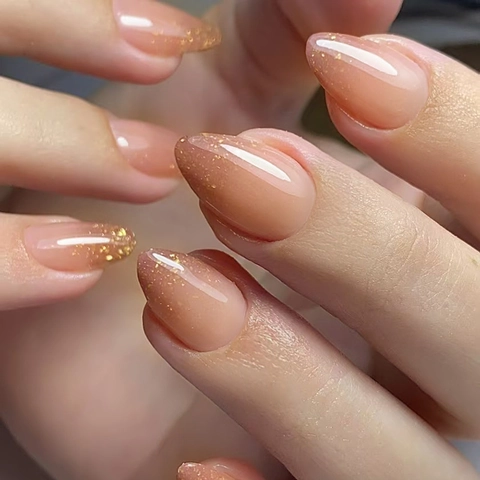 Uñas Postizas Forma Almendra Degradado Marrón Claro Brillo Dorado Brillante Plástico ABS Elegante Para Mujeres