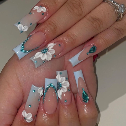 Lange Coffin Press On Nails Blau Ombre Verlauf Französischer Stil 3D Blumen Strass Dekor Künstliche Falsche Fingernägel