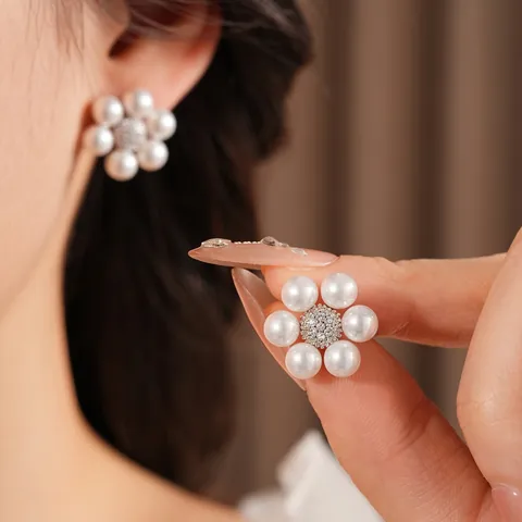 Vintage Blumen Ohrstecker Mit Imitationsperlen Zirkon Kupfer Körper Und Silber Ohrstecker Elegant Für Frauen