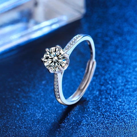 Einfacher Eleganter Zirkon Verstellbarer Ring Platinbeschichtetes Kupfer Krappenfassung Runder Klarer Stein Für Frauen