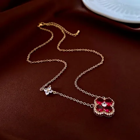 Kleeblatt Blume Anhänger Halskette Kupfer Rot Weiß Zirkonia Schlüsselbein Kette Elegant Vergoldeter Schmuck Für Damen
