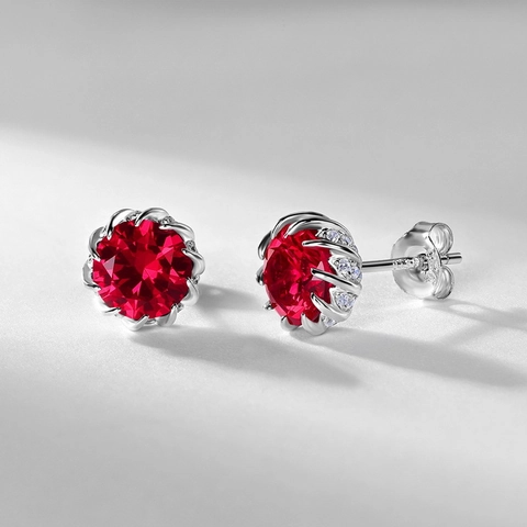 Pendientes De Botón Con Forma De Flor Con Rubí Cultivado Zirconia Blanca Y Poste De Oreja De Plata De Ley 925