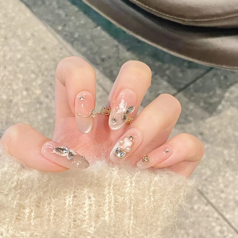 Handgefertigte Press-On Nails Mit 3D Silber Schmetterling Künstliche Perle Strass Rouge Rosa Katzenauge Elegante Falsche Nägel