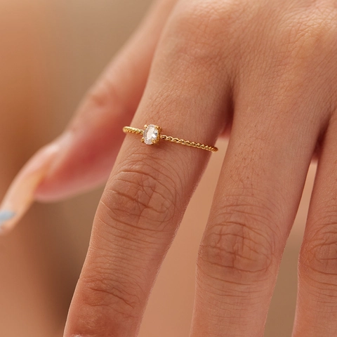 Minimalist Stainless Steel Twisted Rope Ring With Oval Zircon Four Prong Set Elegant Fashion Jewelry For Women Gold