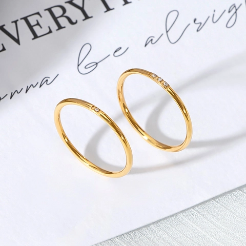 Minimalistischer Ring Aus Titanstahl Für Damen 18K Vergoldet Dünnes Rundes Band Zirkonia Luxusschmuck