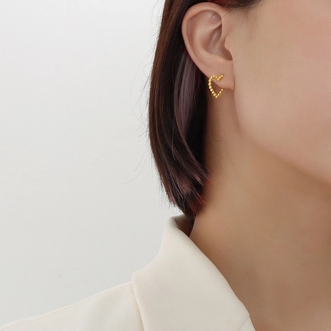 Pendientes De Corazón De Cuentas Acero De Titanio Bañado En Oro De 18K Huecos Irregulares Geométricos Para Mujeres Minimalista