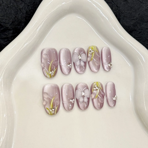 Lilas Katzenauge Aufdrücknägel Mit 3D Blume Schmetterling Handgefertigt Elegant Süße Künstliche Nägel Für Frauen