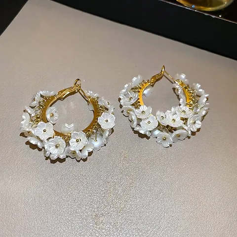 Elegante Blumen Cluster C Creolen Mit 925 Sterling Silber Ohrstecker Künstliche Perle Goldton Süßer Schmuck Für Damen