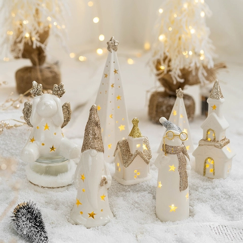 Decorazioni Di Natale In Ceramica Luminosa LED Tavolo Stella Cava Renna Pupazzo Di Neve Casa Bianco Oro Glitter Festoso