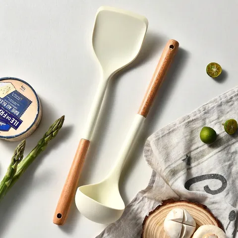 Utensilios De Cocina De Silicona Resistentes Al Calor Espátula Antiadherente Cuchara Con Mango De Madera Ergonómicos