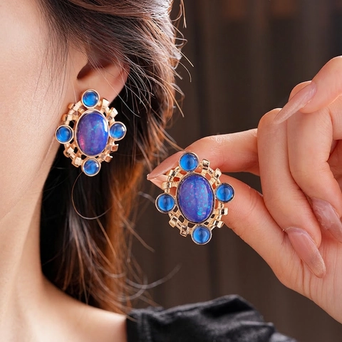 Retro Paleis Stijl Knopoorbellen Met Goudkleurige Legering Blauwe Harssteen En Zilveren Oorsteker Voor Dames