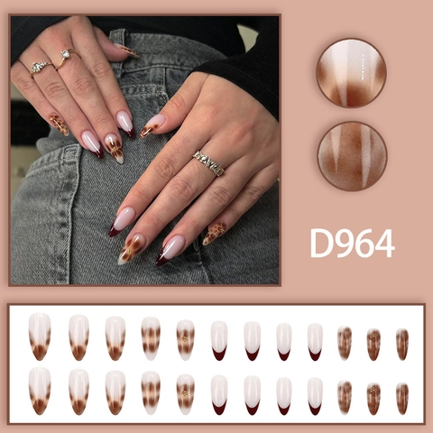 Bruine Amber Press On Nagels Lange Amandel Bordeaux Franse Tip Met Gouden Kunstparels Elegante Kunstnagels Voor Dames