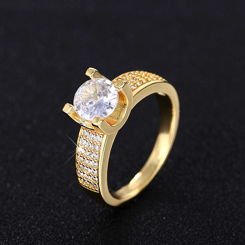 Bague De Luxe En Zircon Cuivre Serti De Griffes Rond Clair CZ Micro Pave Fiançailles Mariage Bijoux Pour Femmes