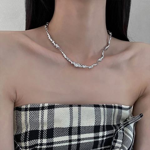 Collana In Metallo Liquido Torta Irregolare Lega Argento Texture Lava Stile Hip Hop Minimalista Per Donne