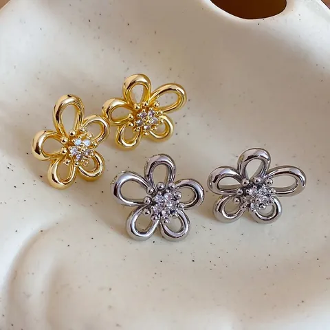 Holle Bloem Oorknopjes Met Zirkoon Centrum En Zilveren Oorbellenpost Elegante Koperen Sieraden Voor Dames