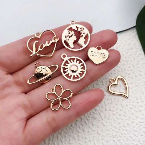 Ciondoli In Lega DIY Pendenti Per Creazione Gioielli Colore Oro KC Forme Cuore Stella Luna Pianeta Sole Accessori Intagliati