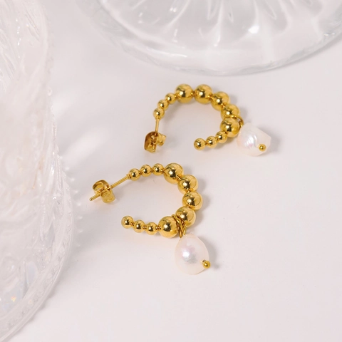 Orecchini A Cerchio A Forma Di C Placcati In Oro Acciaio Al Titanio Con Perla Artificial Barocca Naturale D'acqua Dolce