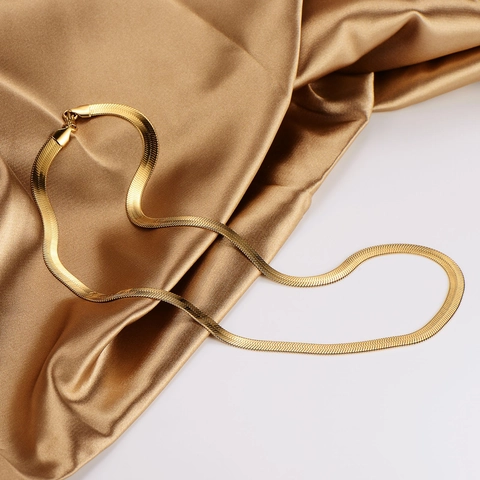 Collar de Cadena de Serpiente Plana de Acero Inoxidable Minimalista para Mujer Gargantilla de Espiga Chapada en Oro de 18K