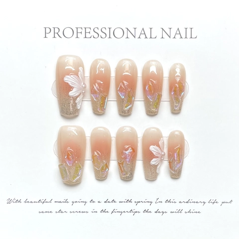 Faux Ongles Faits Main Dégradé Rose Nude Avec Fleurs 3D Künstliche Perles Strass Forme Cercueil Stiletto Réutilisables