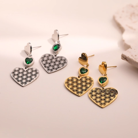 Boucles D'oreilles Pendantes En Cœur Acier Titane Plaqué Or Évidé Avec Pierre Gemme Verte Style Cour Vintage Pour Femmes