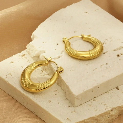 U-Shaped Hoop Earrings Stainless Steel 18K Gold Plated Snake Texture Embossed Vintage French Style Chunky For Women