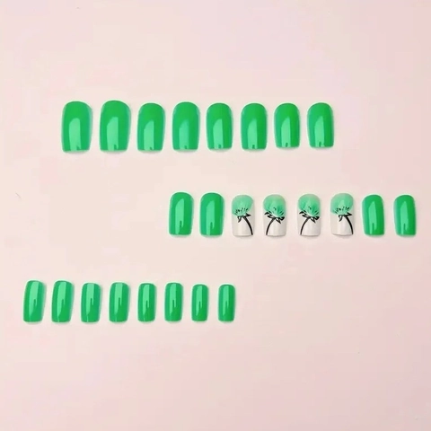 Glänzende Grüne Weiße Blumenmuster 3D Wassertropfen Dekor Quadratisch Oval Abnehmbare Künstliche Nägel Für Frauen