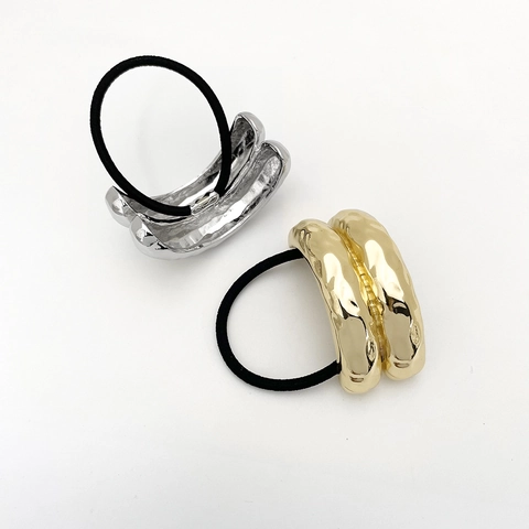 Minimalistischer Legierung Unregelmäßige Gehämmert Textur Haargummi Für Damen Süße Coole U-Form Metallstück Elastische Haarseil Kopfbedeckung