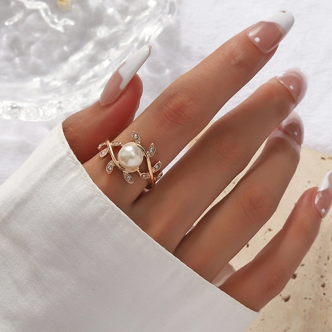 Anello in Lega Placcato Oro a Forma di Foglia per Donna Elegante Anello Aperto Regolabile con Perle Artificiali e Strass