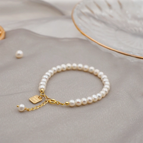 Bracciale Con Süßwasserperle D'acqua Dolce E Targhetta Incisa Good Luck In Acciaio Al Titanio Catena Regolabile Gioielli Eleganti Per Donna
