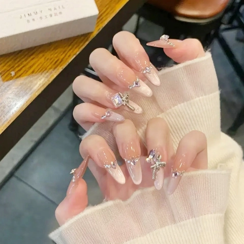 Μακρια Ψευτικα Νυχια Stiletto Ροζ Ντεγκραντε Cat Eye Γαλλικο Στυλ Χειροποιητα Με Στρας Και Μεταλλικο Φιογκο Κομψα Νυχια