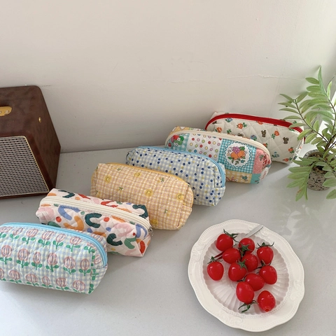 Gesteppte Baumwolle Kosmetiktasche Blumenmuster Tragbare Make-up-Tasche Reißverschluss Federmäppchen Schreibwaren Aufbewahrung
