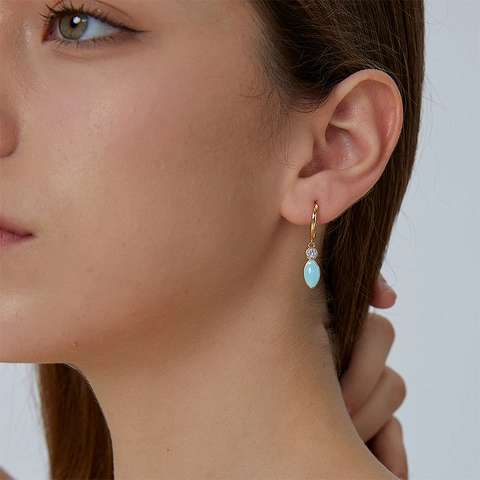 Boucles d'Oreilles Pendantes en Laiton Plaqué Or 18K Zirconia Émail Bleu Ciel Feuille Huggie pour Femme Bijoux Esthétiques