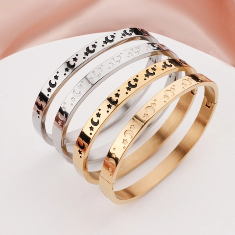 Brazalete Celestial De Acero Inoxidable Patrón De Luna Y Estrella Esmalte Negro Apertura De Bisagra Para Mujer
