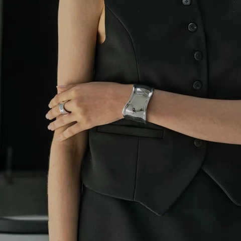 Bracelet Large en Laiton Minimaliste Français Design Ondulé Irrégulier Brillant Bague Réglable Élégante Bijoux Femme