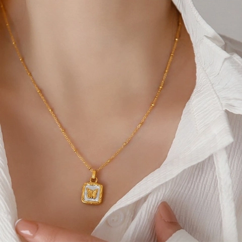 Collana Con Pendente Quadrato A Farfalla Acciaio Al Titanio Madreperla Placcato Oro 18K Catena Satellite Gioielli Eleganti Da Donna