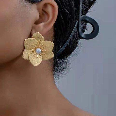 Orecchini a Bottone a Petalo di Fiore Esagerati Vintage Francese Con Perla Artificiale Lega Oro Opaco Gioielli Donna