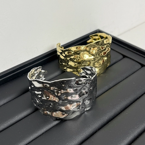 Irregular Wrinkled Wide Open Cuff Bracelet Exaggerated Minimalist Luxury Alloy Bangle For Women Trendy
