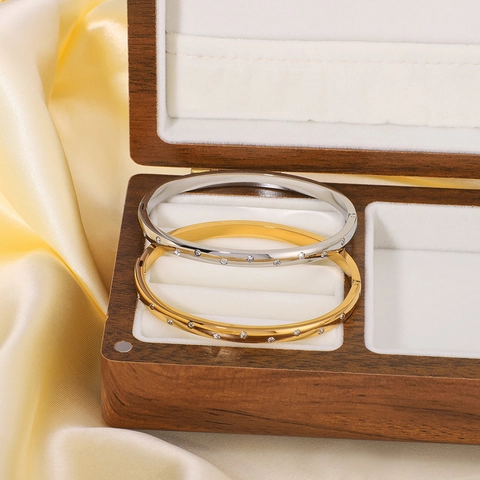 Bracelet Jonc En Acier Inoxydable Plaqué Or 18K Incrusté De Zircone Ovale Lisse Bijoux De Mode Minimalistes Pour Femmes
